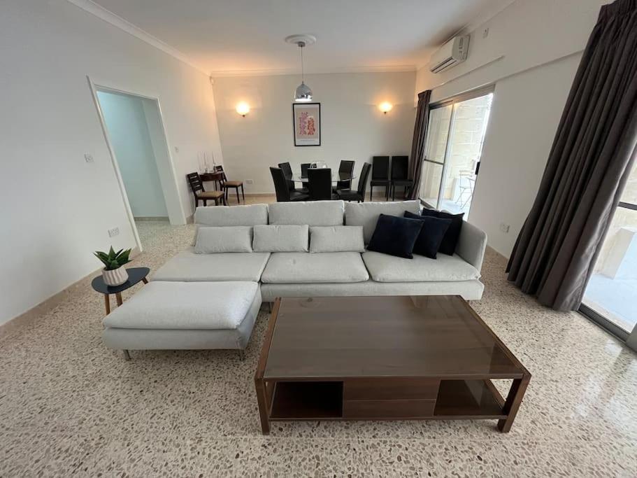 Seaview 3 Bedroom Apartment In Sliema Exterior photo